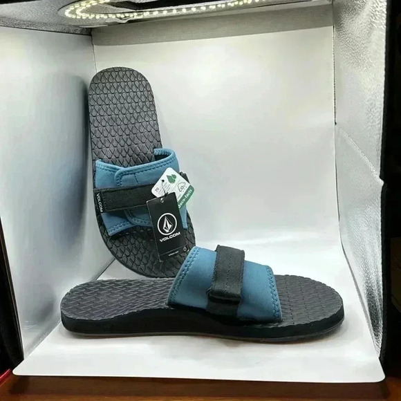 VOLCOM  SANDALS BLACK AND TEAL NWOT or box MSRP 50.00 - Picture 3 of 12